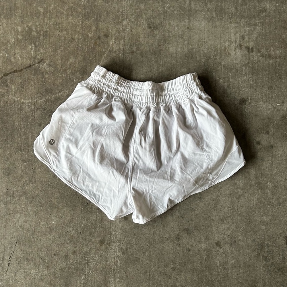 white lululemon hotty hot high rise 2.5" shorts